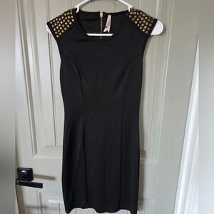 JustFab Womans XS Black Studded Shoulder Dress Sleeveless Zipper
